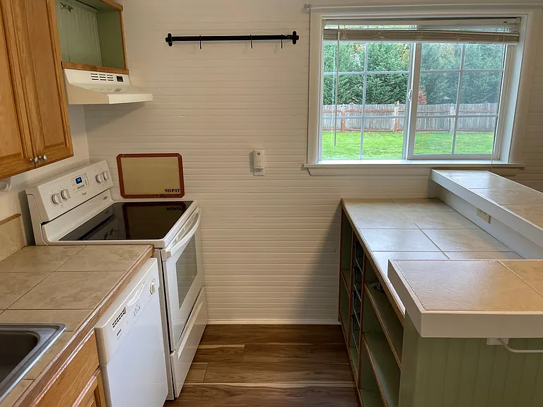 1715 W Railroad Ave #2 — Photo 6