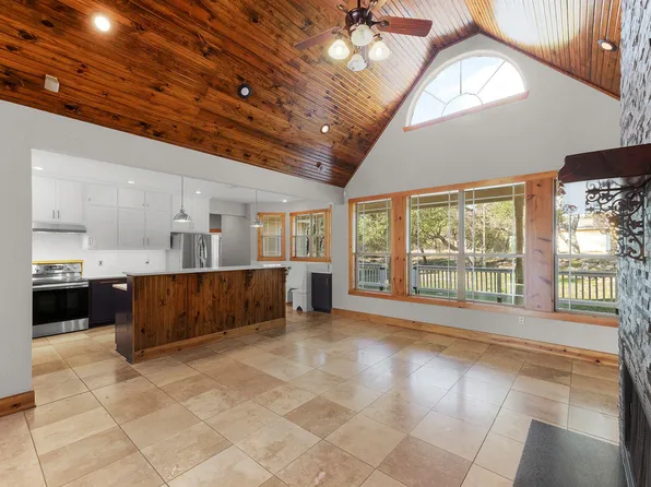 967 Falconwood Dr, San Marcos, TX 78666