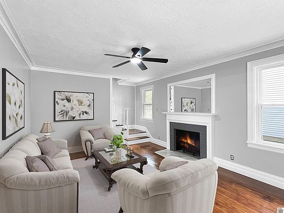 3rd image of 303 W Jefferson St