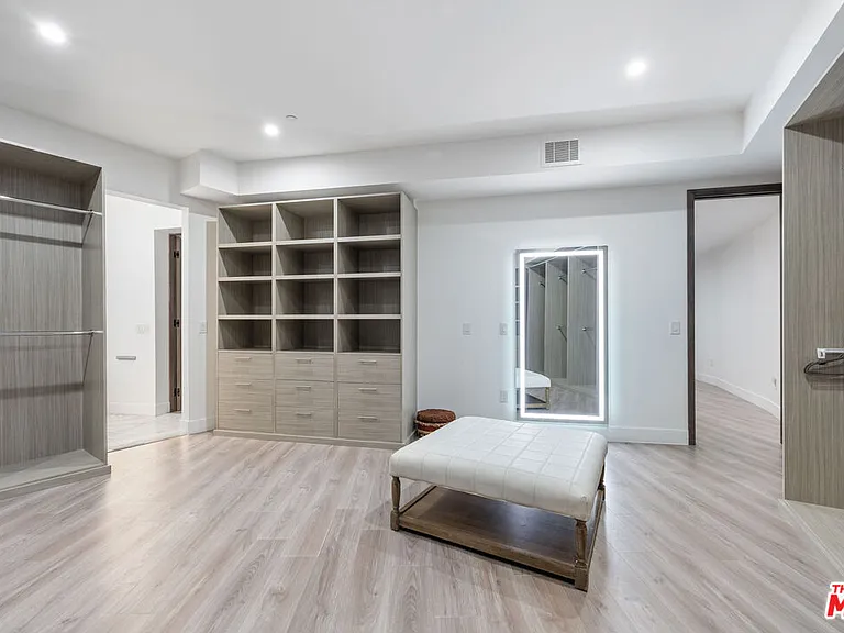 6181 Temple Hill Dr — Photo 23