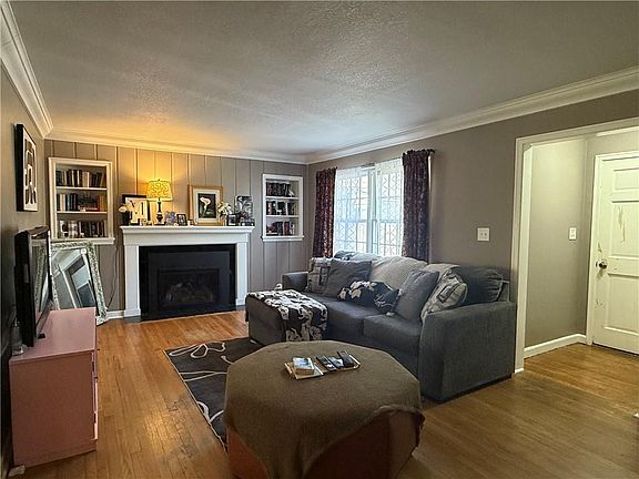 2nd image of 605 W Jefferson St