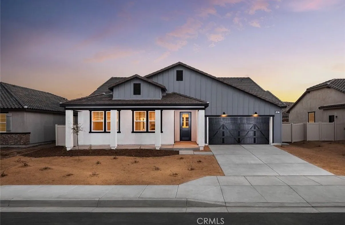 4 bed, 2406 sqft, $4,600 — Photo 1