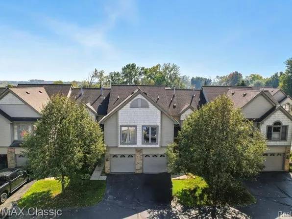 27820 Reo Rd, Grosse Ile, MI 48138