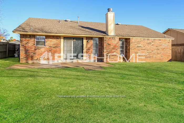 609 S Avery St — Photo 12