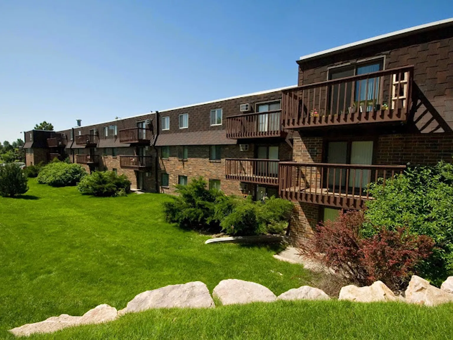 LaCrosse Apartments — Photo 1