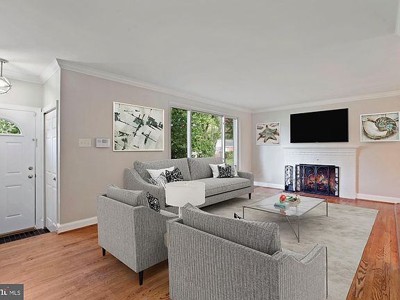 2nd image of 2920 Terrace Dr