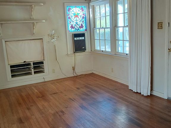 4th image of 361 Steffan Street