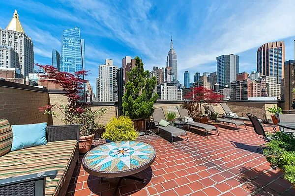 Sold by Compass | media 23