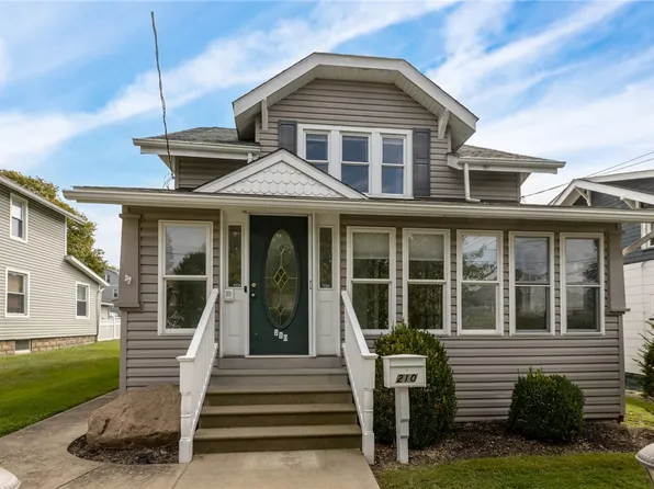 210 Edgewood Ave, Grove City, PA 16127