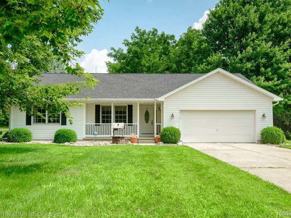 11048 Village Ln, Clinton, MI 49236