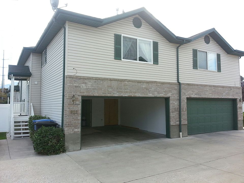 1st image of 922 E Grape Ivy Way