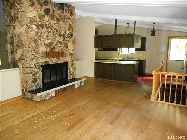 2nd image of 4156 Lakewood Dr