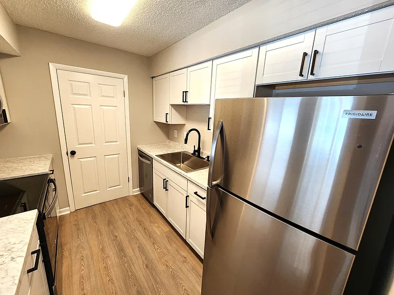 1406 Wingate Way #1 — Photo 12