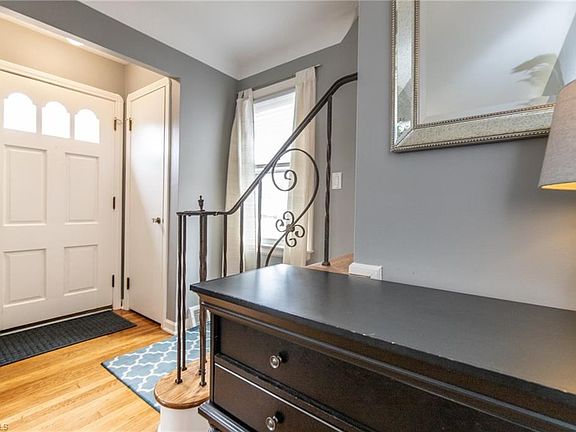 4th image of 20330 Parkview Ave