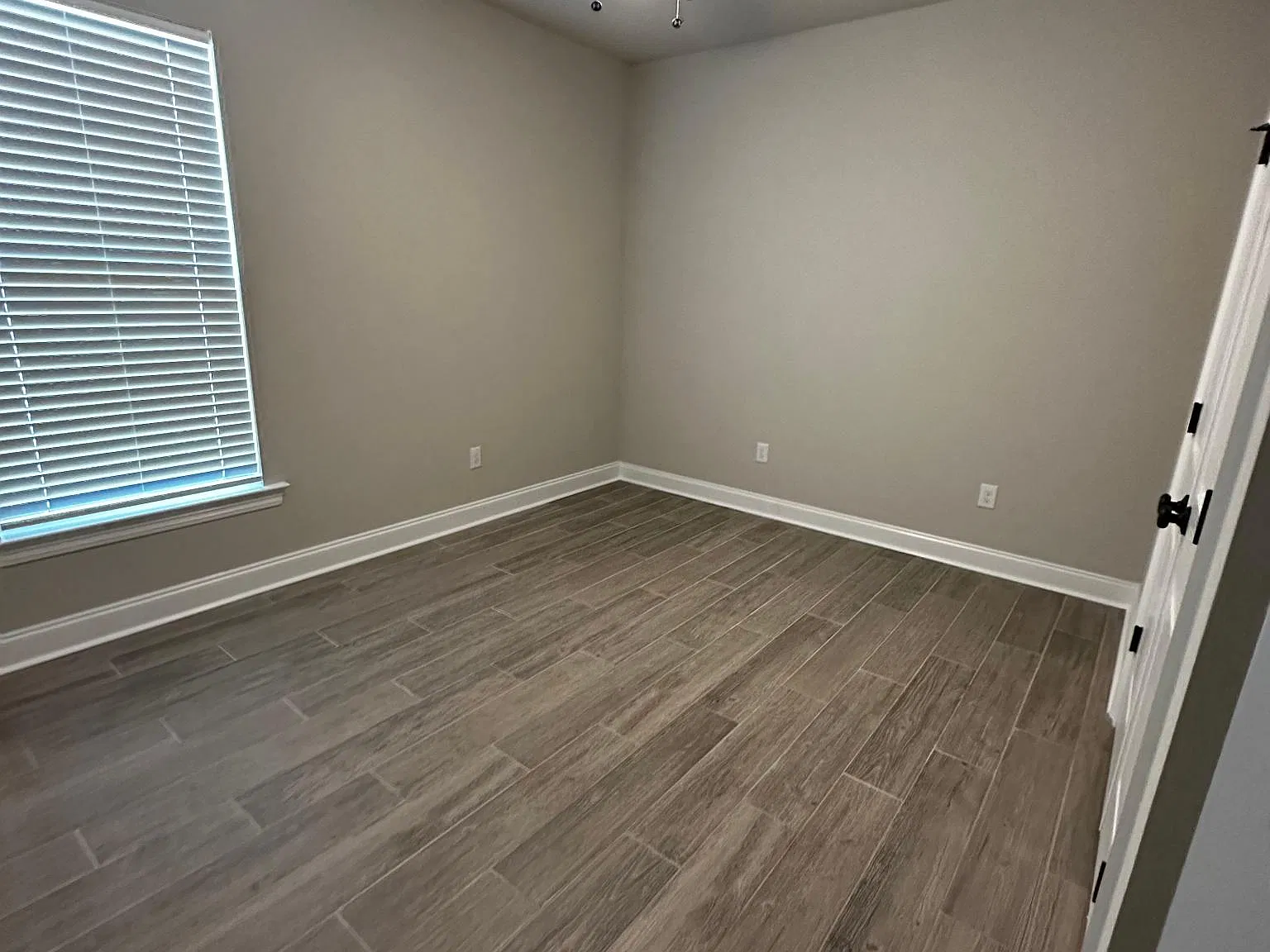 3 bed, 1858 sqft, $2,400 — Photo 1