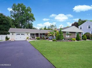 18 Chamber Ln, Manalapan, NJ 07726
