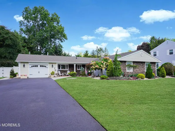 18 Chamber Lane, Manalapan, NJ 07726