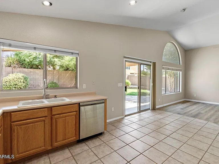 312 E Mesquite St — Photo 12