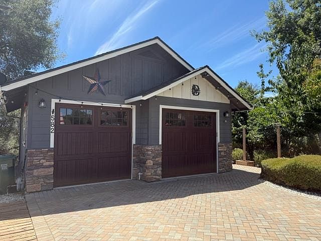 1st image of 582 Chimney Hill Ct