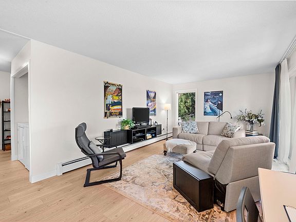 4th image of 2414 Church St #306