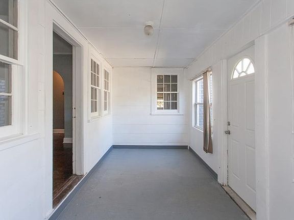 4th image of 726 19th Ave S