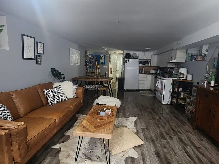 1117 Queen St E #LOWER — Photo 8