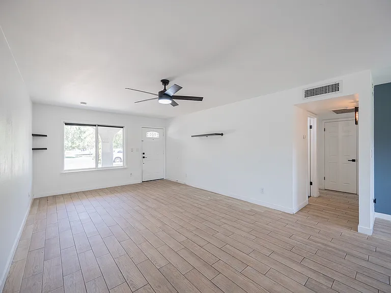 2519 W Vineyard Rd — Photo 6