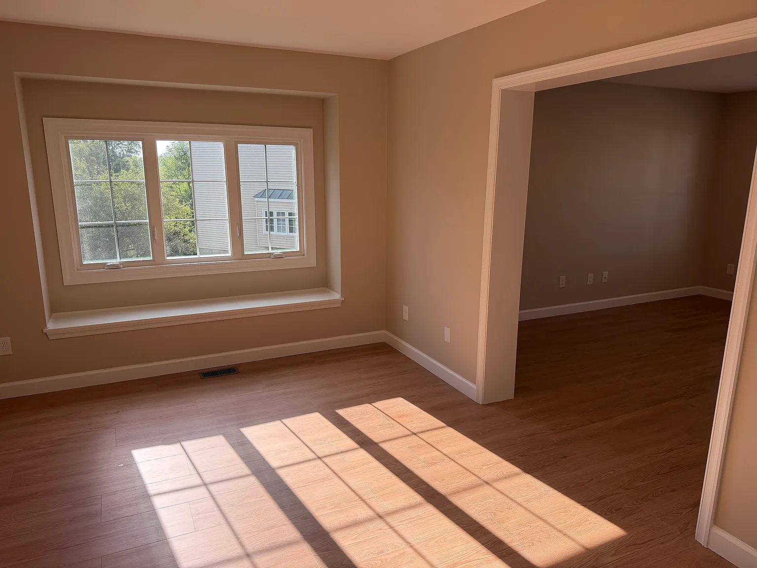 3 bed, 1975 sqft, $2,400 — Photo 4