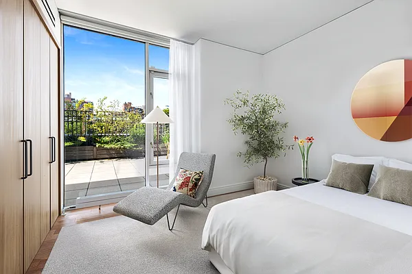 Sold by Compass | media 25