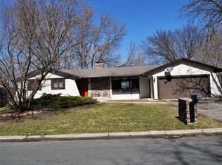 6820 Park View Ln, Eden Prairie, MN 55346