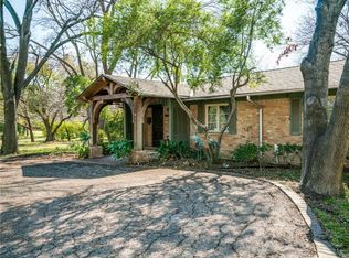 11215 W Ricks Cir, Dallas, TX 75230