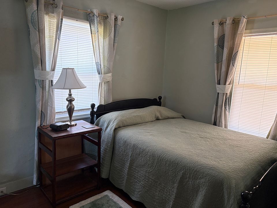 2nd image of 208 Myrtle St Unit A