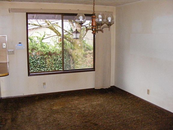 5th image of 2749 NE Iler St
