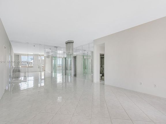 4th image of 10185 Collins Ave #Penthouse 08