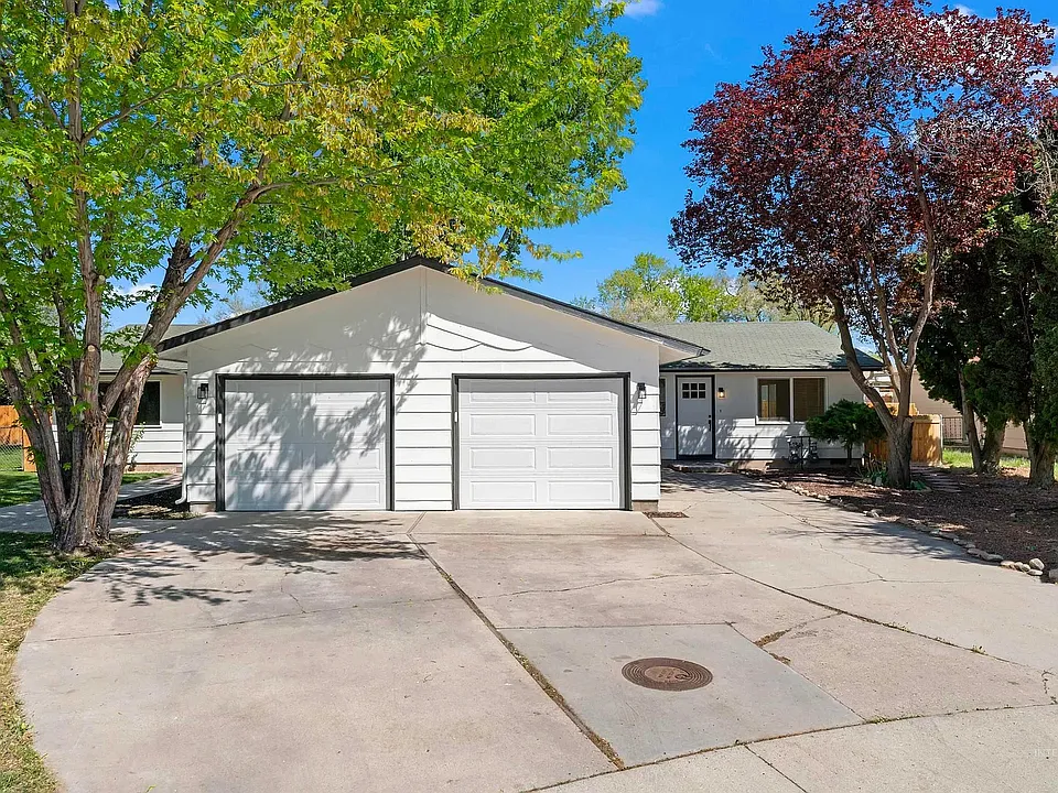 4062 N Marcia Pl
