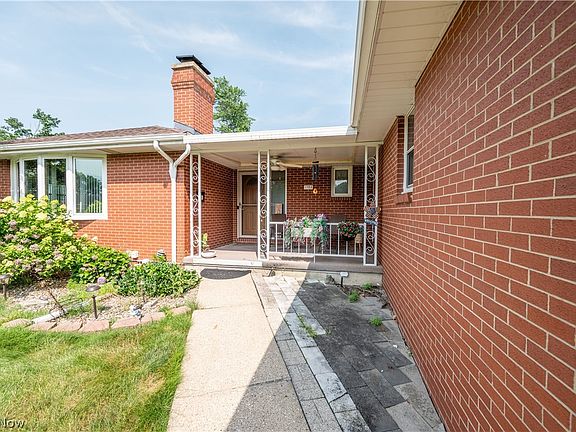 3rd image of 1788 Lancaster Dr