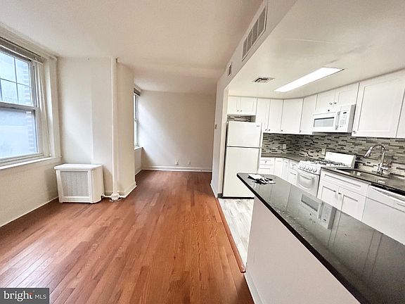 3rd image of 1327 Spruce St #29