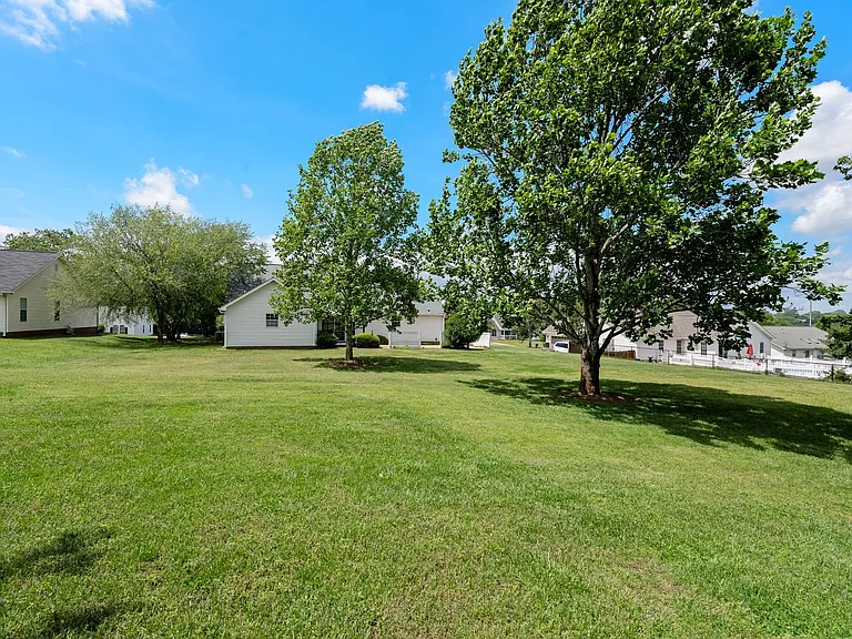124 Cornelson Dr — Photo 30