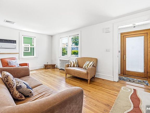 5th image of 447 Sussex Rd