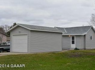 607 E Broadway St, Starbuck, MN 56381