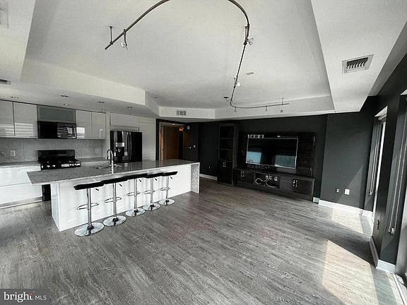 2nd image of 1111 19th St N APT 2804