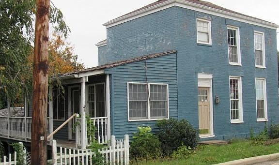 2nd image of 140 W Main St