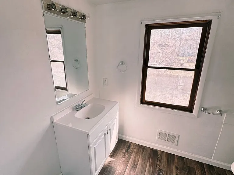 902 Hays Park Ave — Photo 8