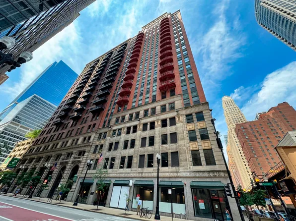 208 W Washington St APT 1006, Chicago, IL 60606