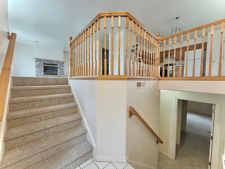 1080 E Elgin Ave — Photo 4