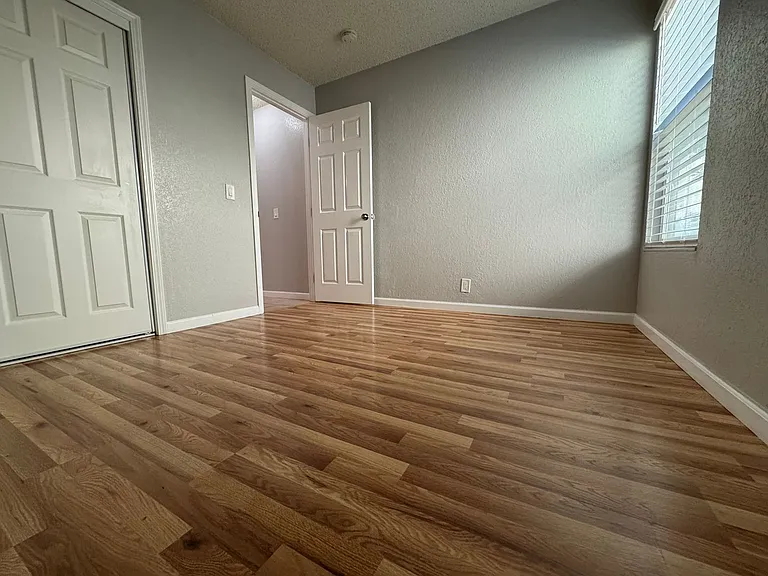 195 E Pacific Ave — Photo 13