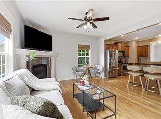 2901 Gentry Park, Kansas City, MO 64116