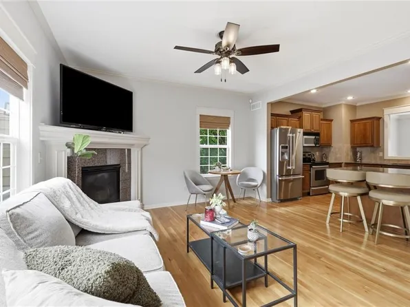 2901 Gentry Park, Kansas City, MO 64116
