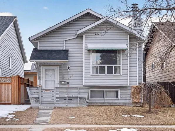 252 W Erin Woods Dr SE, Calgary, AB T2B 3B9