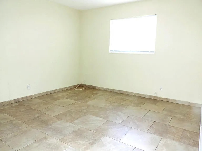 1621 SW 6th Ave — Photo 2